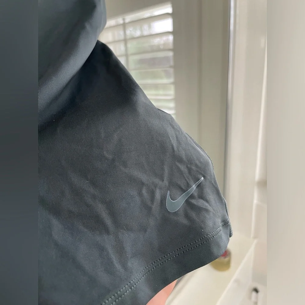 Nike Women's Racerback Tank with Built in Bra - Small - Picture 9 of 11